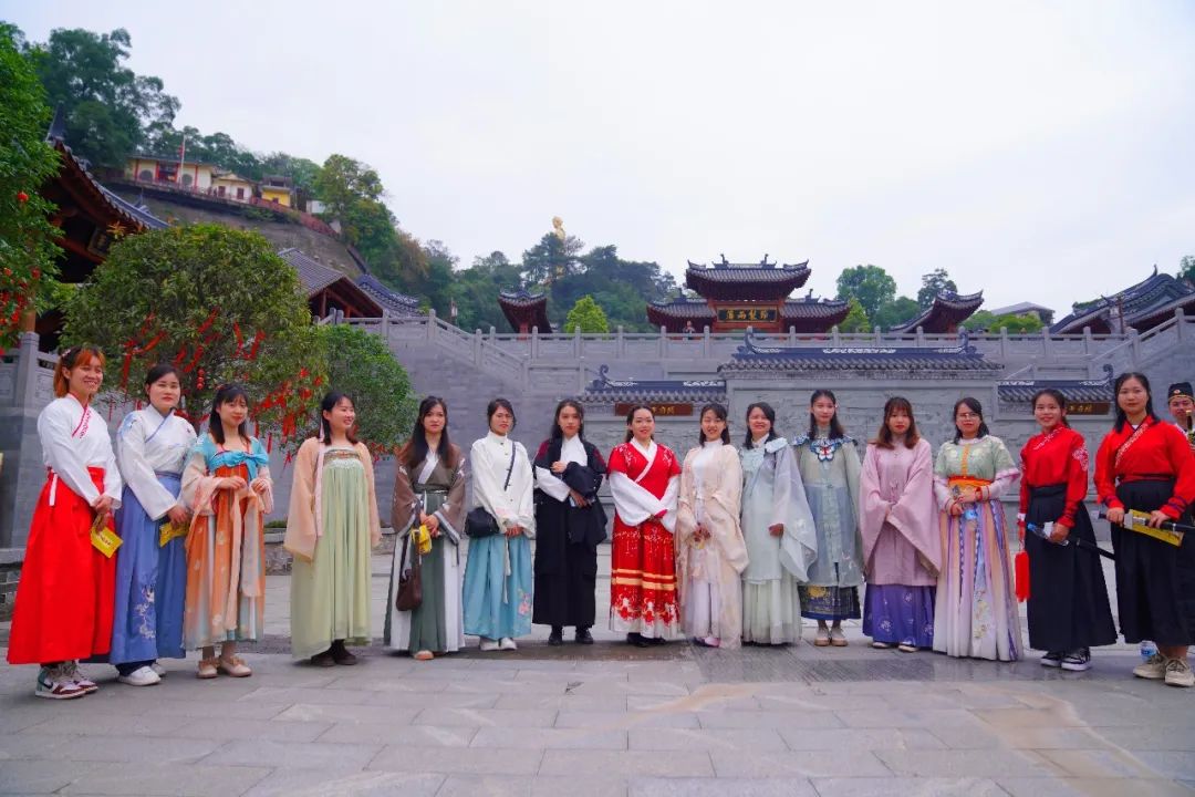 團(tuán)青關(guān)注丨遇見(jiàn)春天，浪漫與你